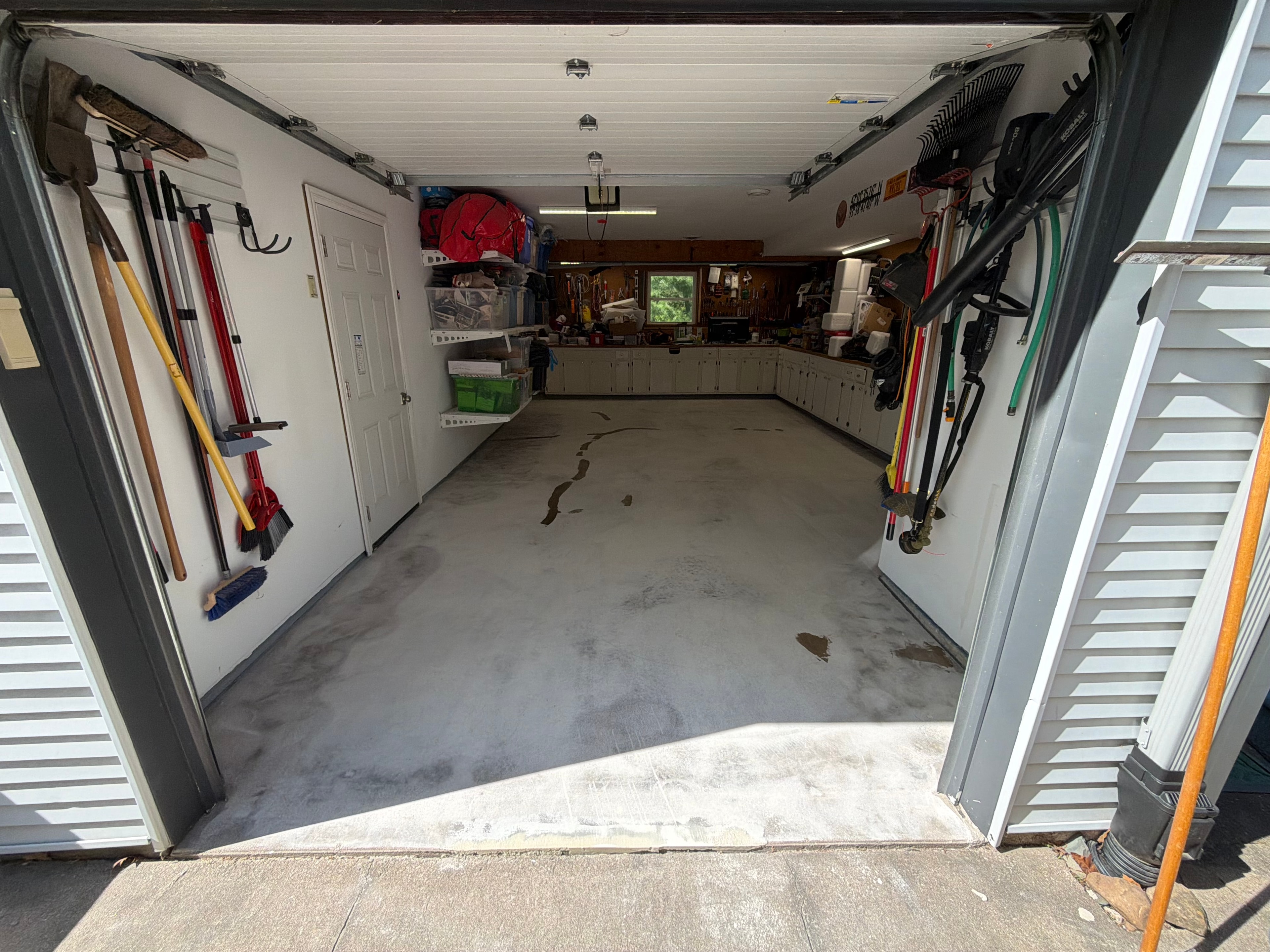 Garage Floor — Flake Finish